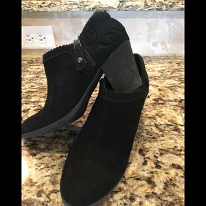 Nurture Black Ankle Boots Size 6